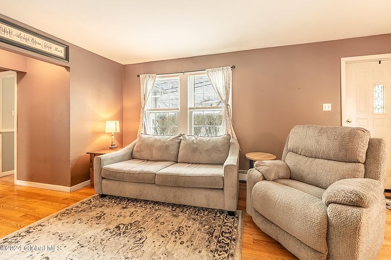 5th image of 714 Curry Road