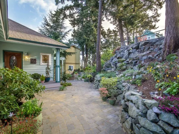 108 S 3rd St, La Conner, WA 98257