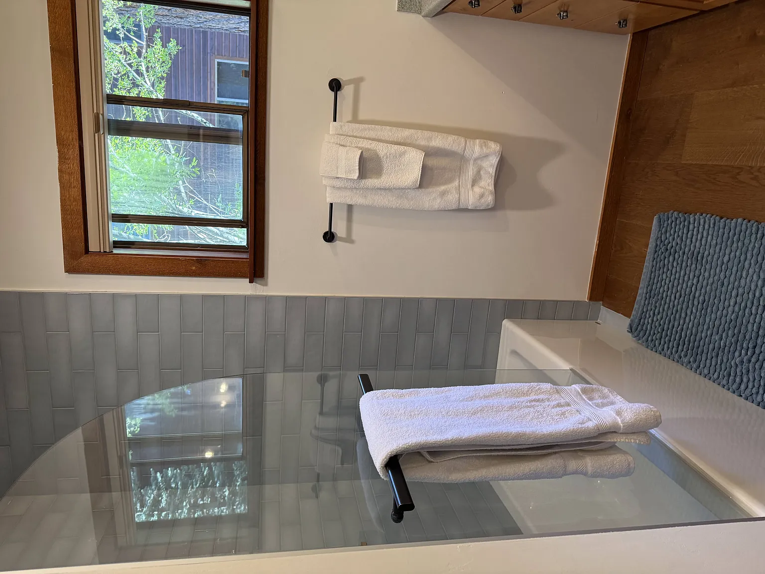 3 bed, 1350 sqft, $5,000 — Photo 2