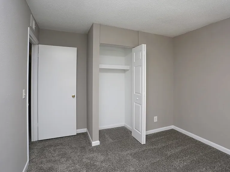 Broadmoor Apartments — Photo 9