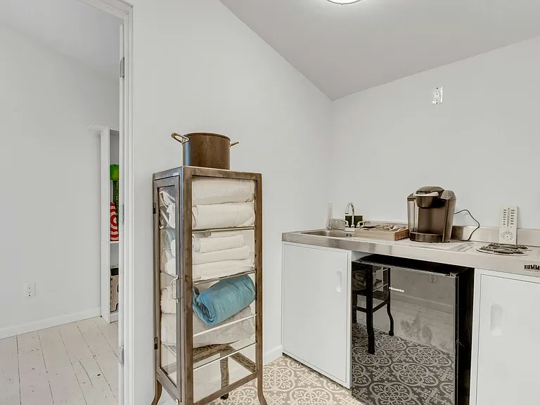 287 E Montauk Hwy — Photo 9