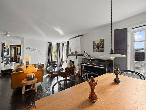 5th image of 382 3rd St APT 5