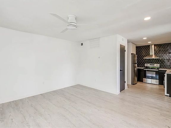 5th image of 513 Pecan Grove Rd #106