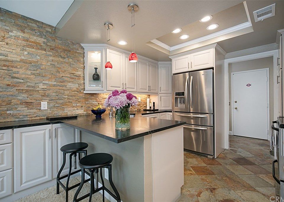 1st image of 189 Stanford Ct #13