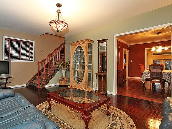 3rd image of 441 Englewood Ave