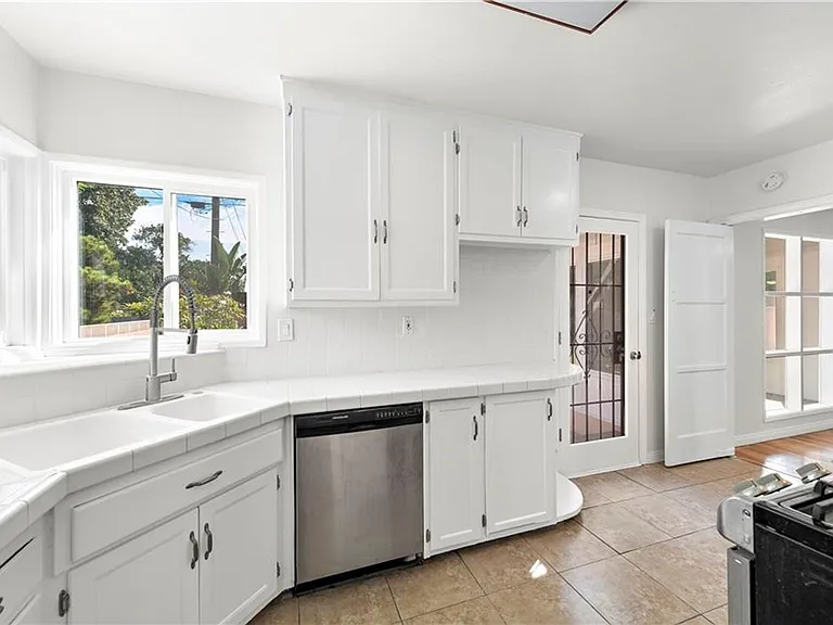 5722 Faculty Ave — Photo 18