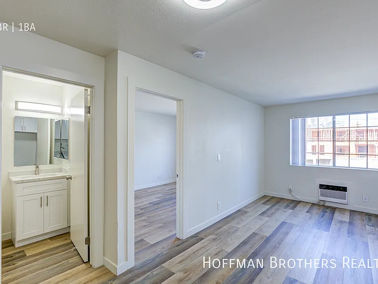 720 S Hoover St #205 — Photo 5