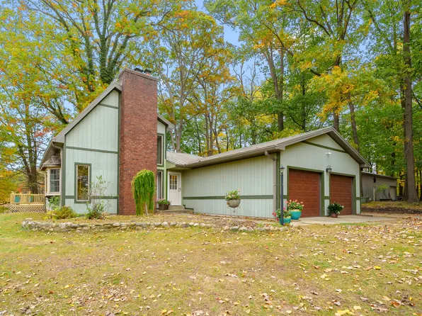 9315 Yund Rd, Benton Harbor, MI 49022