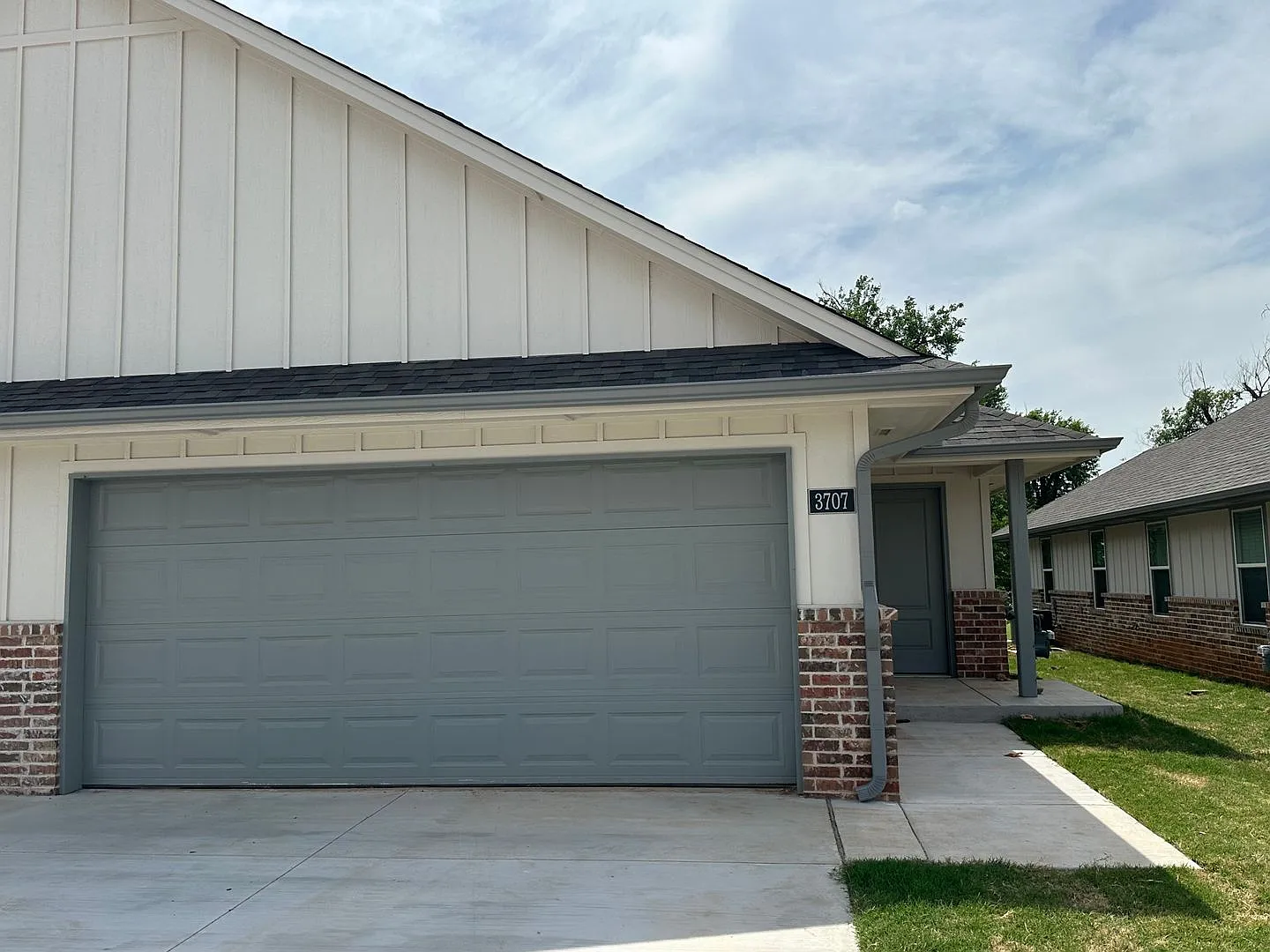 3 Bedroom 2 Bathroom Duplex in the Heart of Bethany — Photo 2