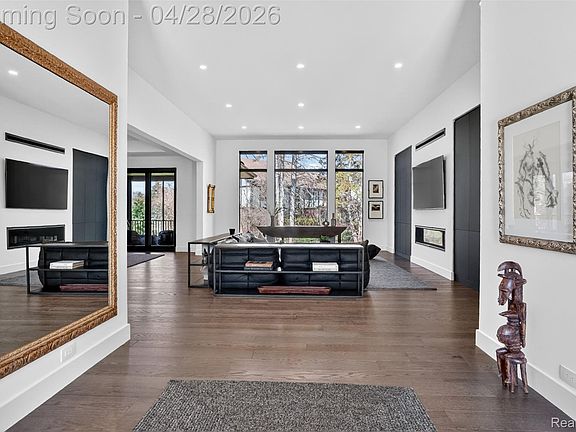 3rd image of 7004 Franklin Rd