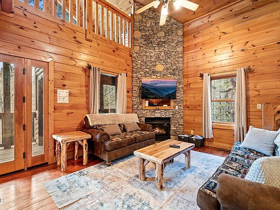 3rd image of 2828 Ridge Creek Cir