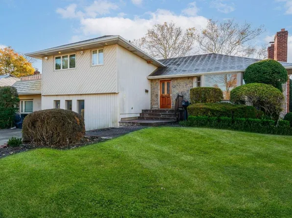 43 Market Drive, Syosset, NY 11791