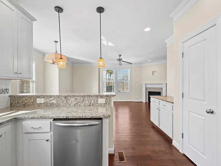 4629 Lee Ave — Photo 11
