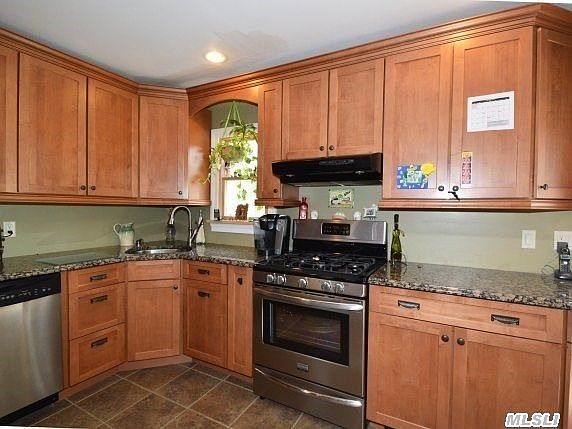 2nd image of 150 Henrietta Ave