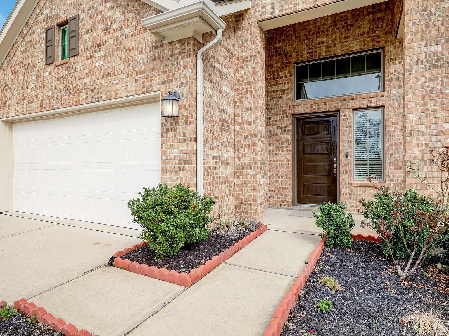 4 bed, 2.5 bath, 2678 sqft, $2,700 — Photo 3