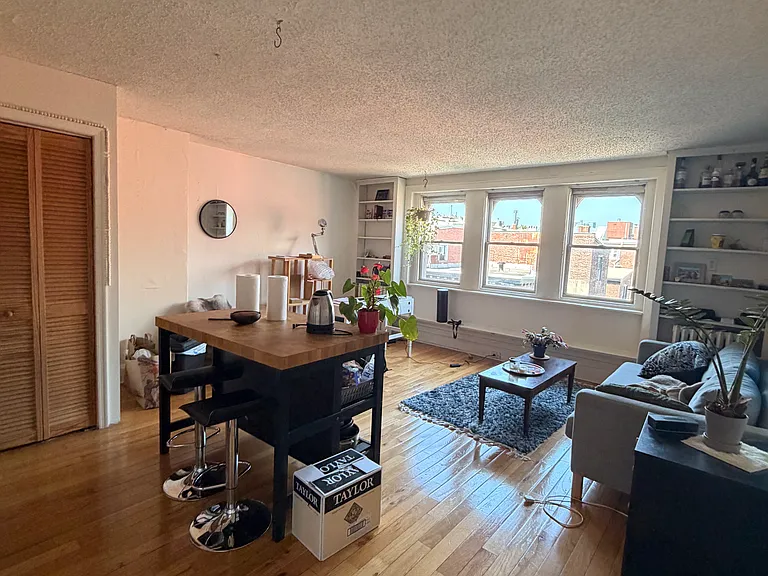 335 S 18th St #4F — Photo 1