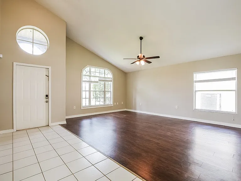1718 Putney Cir — Photo 3