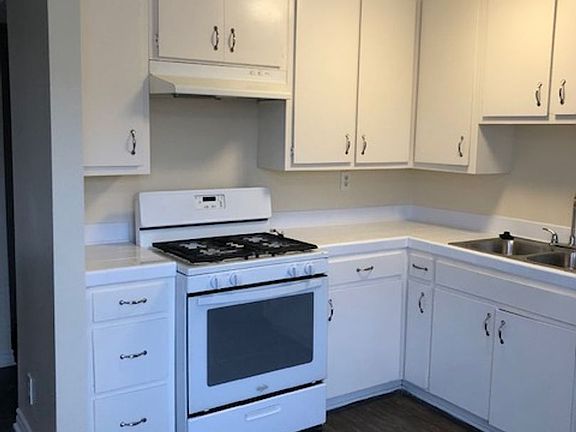 2nd image of 10518 Western Ave #202