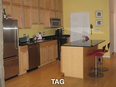4th image of 758 N Larrabee St #1