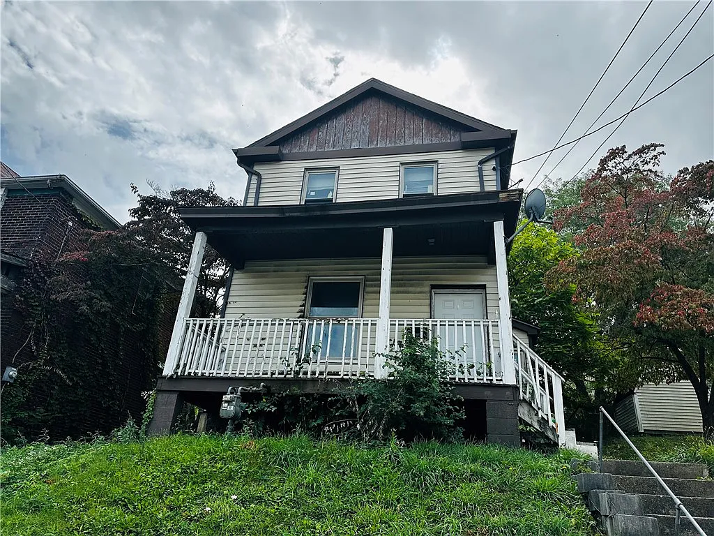 18 Lacona St photo 1