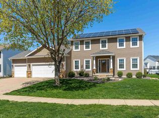 900 Price St, Eldridge, IA 52748