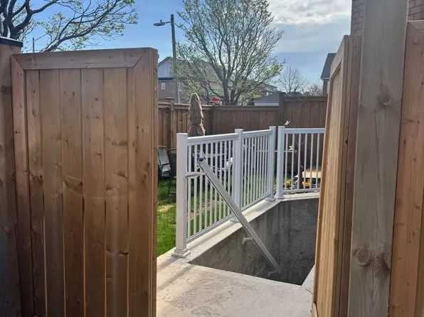 171 River Glen Blvd, Oakville, ON L6H 5Y6