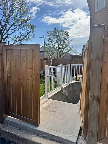 171 River Glen Blvd #LOWER Photo 1