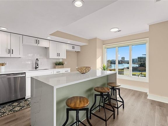 4th image of 700 Oriole Drive #223A