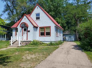 615 Berlin St, Waupaca, WI 54981