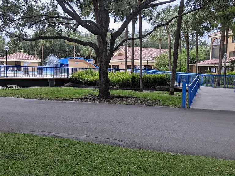 15509 Miami Lakeway N #102 — Photo 4