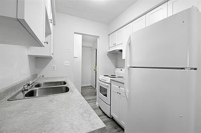 3rd image of 591 Wellington Ave #201