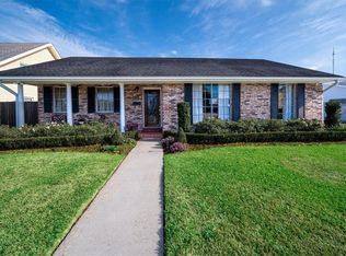 15 Derbes Dr, Gretna, LA 70053