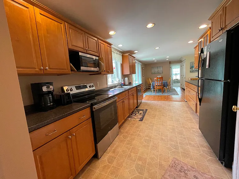 11 Beachwood Ave — Photo 8