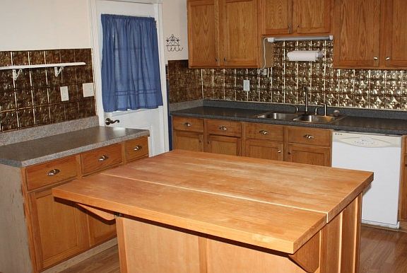 4th image of 327 Crawford St