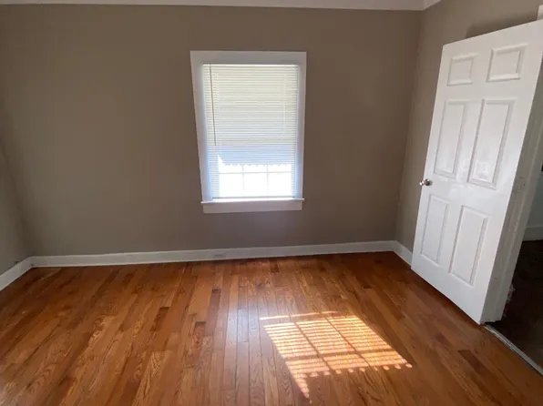 609 N Selvidge St, Dalton, GA 30720