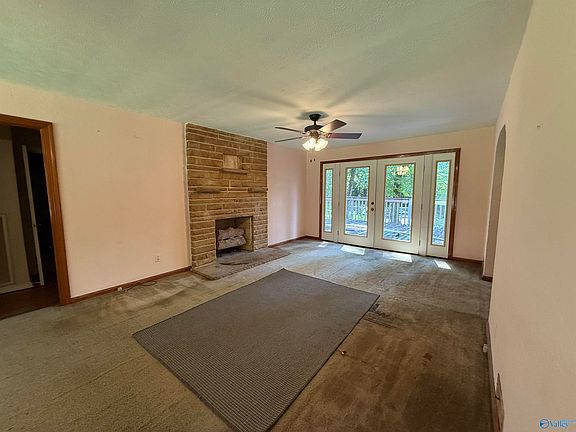 4th image of 2401 Red Oak Rd