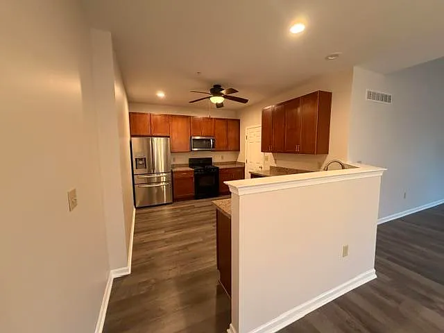 4 bed, 2.5 bath, 2106 sqft, $2,950 — Photo 3