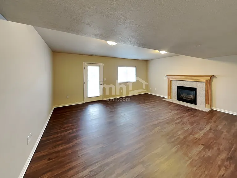 917 W Longleaf Dr — Photo 5