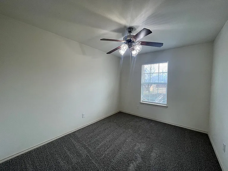 909 Parkplace Rdg — Photo 13