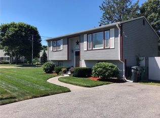 95 Nausauket Rd, Warwick, RI 02886
