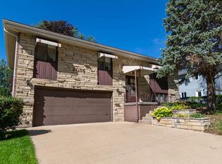 2075 Woodrow Dr, Dubuque, IA 52002