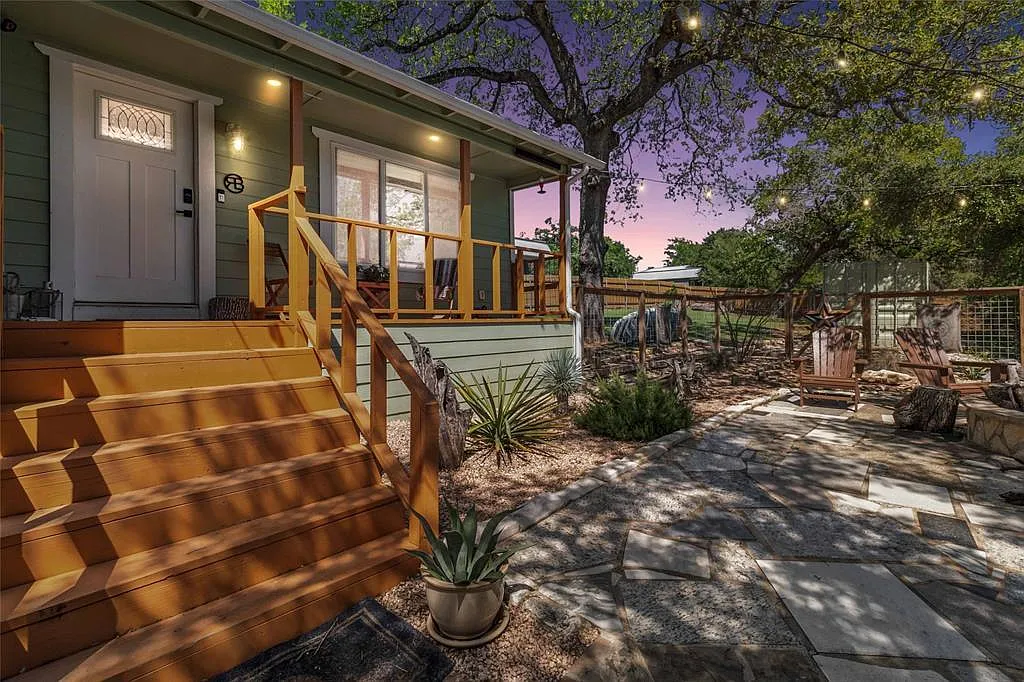 1 bed, 1.0 bath, 704 sqft, $2,300 — Photo 2