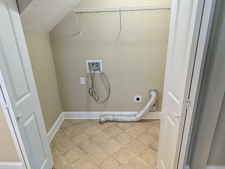108 Kenosha Ct — Photo 7