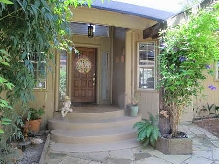 3rd image of 3131 Capitol Hill Dr