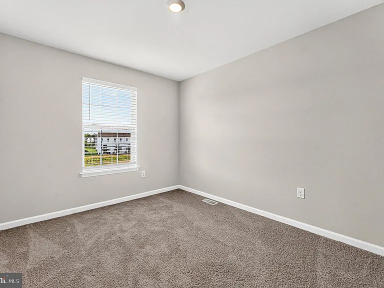 120 Essex Dr — Photo 18