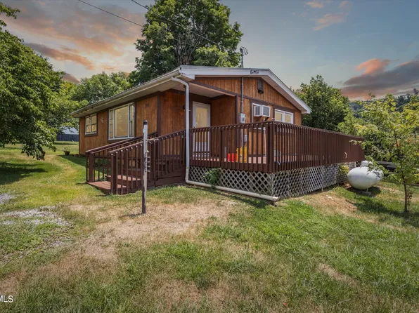 194 Autumn Chase Rd, Lebanon, VA 24266