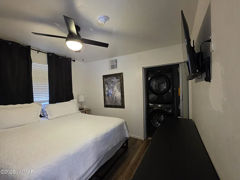 1468 W Walnut Ln — Photo 10