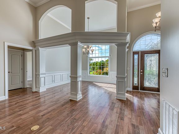 5th image of 305 Alta Tree Blvd