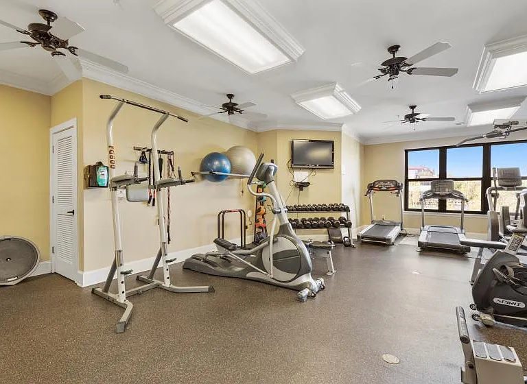 445 W Blount Ave #105 — Photo 8