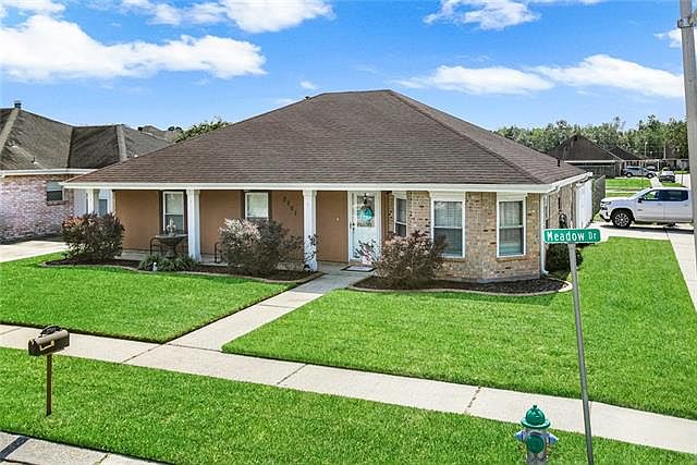 1st image of 2701 Meadow Dr